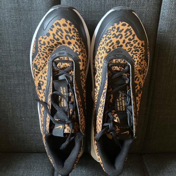 Nike Air Max Animal Print Womens Gym shoe size 9.5 Very good condition. - Picture 2 of 6